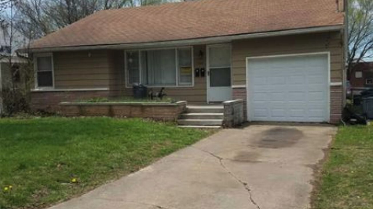 1927 N Missouri, Springfield, MO 65803