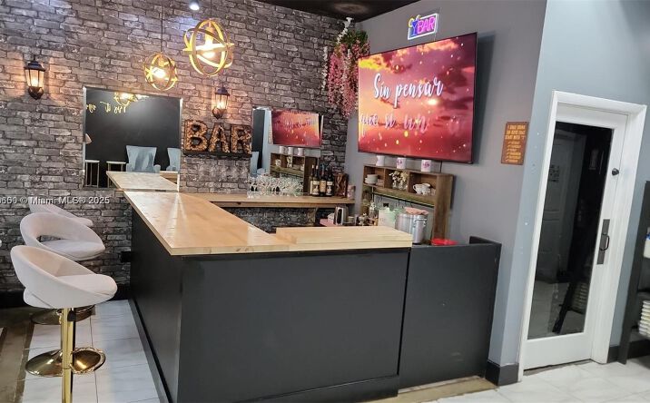 Pictures of Business for Sale, Retail, Office property located at 5220 Coconut Creek Pkwy, Margate, FL 33063 for sales - image #1