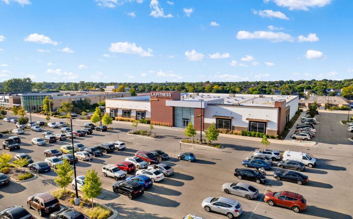 Pictures of Retail property located at 100 W 63rd St, Westmont, IL 60559 for sales - image #1