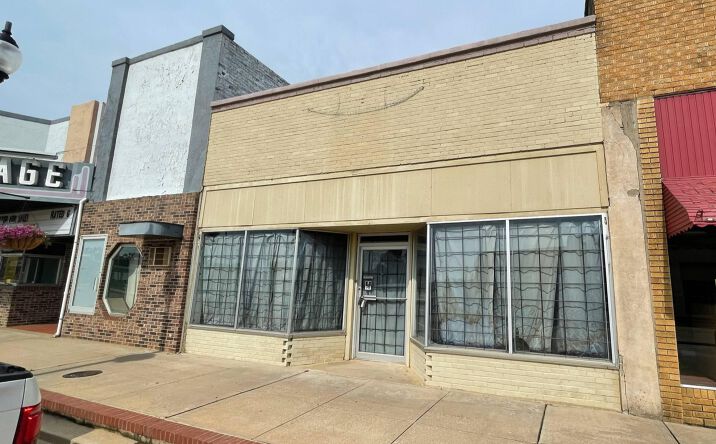 Pictures of Retail property located at 172 N Broadway Ave, Booneville, AR 72927 for sales - image #1