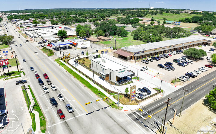 Pictures of Retail property located at 1119 Fort Worth Hwy, Weatherford, TX 76086 for sales - image #1