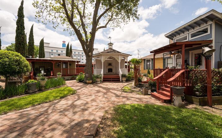 Pictures of Mixed Use, Multifamily, Special Purpose property located at 507 8th St, Kemah, TX 77565 for sales - image #1