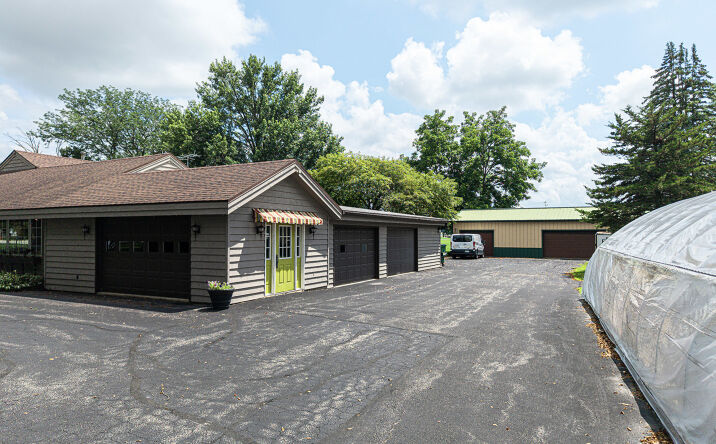 Pictures of Retail property located at 1126 E State Street, Sycamore, IL 60178 for sales - image #1