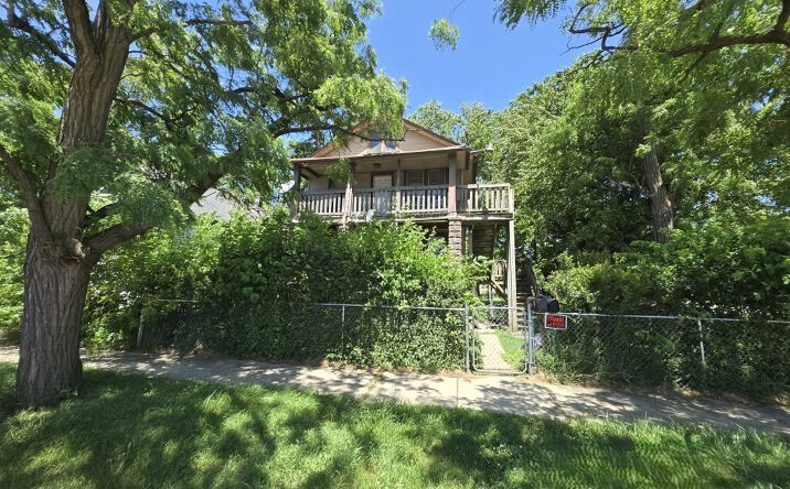 Pictures of Multifamily property located at 630 Belle Court, Phoenix, IL 60426 for sales - image #1