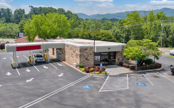 Pictures of Office, Retail property located at 1432 Apperson Dr, Salem, VA 24153 for sales - image #1