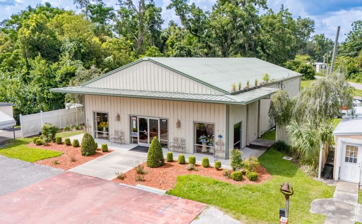 Pictures of Land, Office, Retail property located at 1031 Howard St W, Live Oak, FL 32064 for sales - image #1