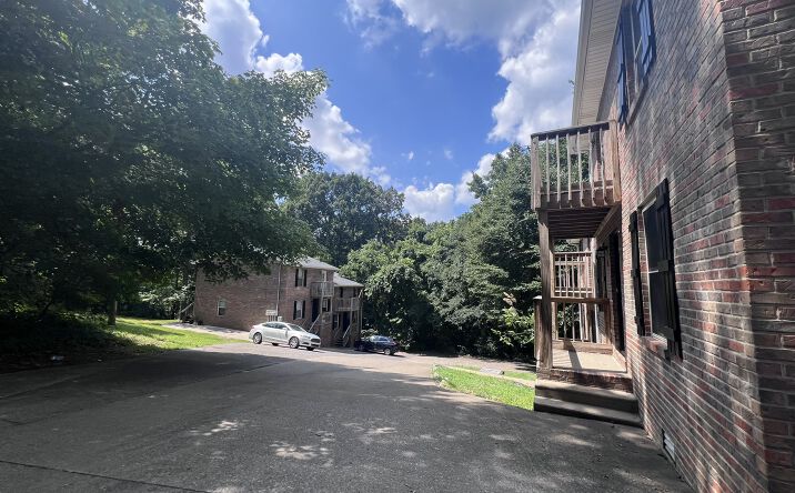 Pictures of Multifamily property located at 470 Martha Ln, Clarksville, TN 37043 for sales - image #1