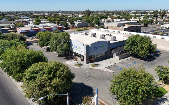 Pictures of Retail property located at 707 W Lacey Blvd, Hanford, CA 93230 for sales - image #1