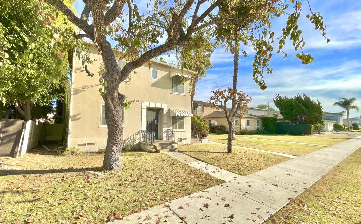 Pictures of Multifamily property located at 8738 Ramsgate Ave, Los Angeles, CA 90045 for sales - image #1
