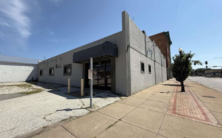 Pictures of Retail, Office, Industrial property located at 724 W 2ND Street, Davenport, IA 52802 for sales - image #1