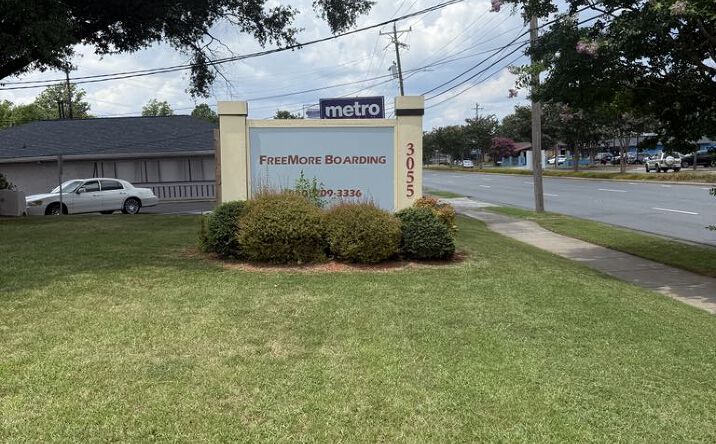 Pictures of Office, Retail property located at 3035-3055 Freedom Drive, Charlotte, NC 28208 for sales - image #1