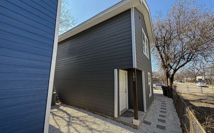 Pictures of Multifamily property located at 1522 S Elmendorf St, San Antonio, TX 78207 for sales - image #1
