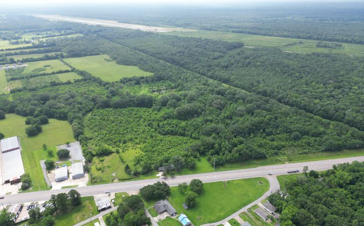 Pictures of Land property located at 3190 LA-19, Zachary, LA 70791 for sales - image #1
