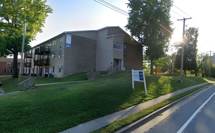 Pictures of Multifamily property located at 607 E Park St, Carbondale, IL 62901 for sales - image #1