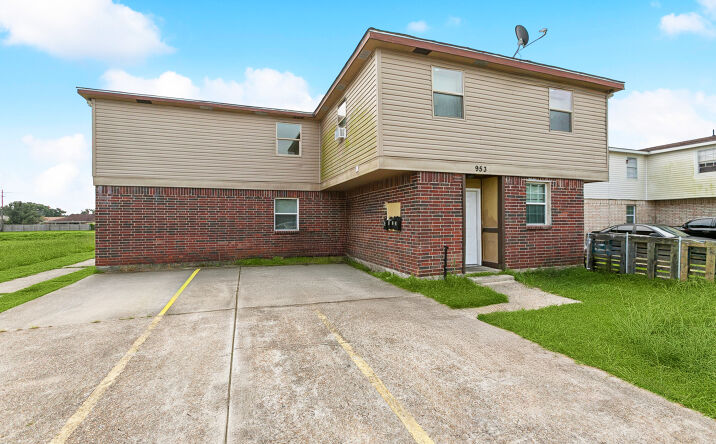 Pictures of Multifamily property located at 953 E Monterey Ct, Gretna, LA 70056 for sales - image #1