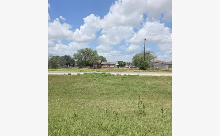 Pictures of Industrial, Mixed Use, Retail, Self Storage property located at 18495 Hwy 16 S., San Antonio, TX 78264 for sales - image #1