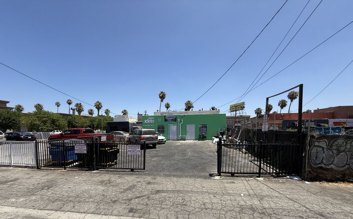 Pictures of Retail property located at 6425 Van Nuys Blvd, Los Angeles, CA 91401 for sales - image #1