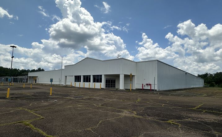 Pictures of Industrial, Retail property located at 124 Winchester Dr, West Point, MS 39773 for sales - image #1