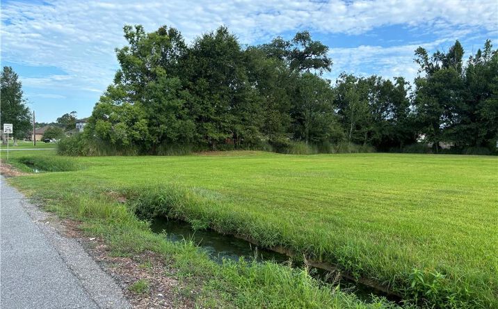 Pictures of Land property located at Tealwood Drive, Sulphur, LA 70663 for sales - image #1