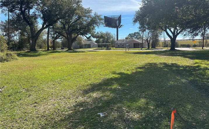 Pictures of Land property located at 0 E Prien Lake Road, Lake Charles, LA 70601 for sales - image #1