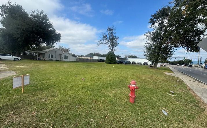 Pictures of Land property located at 0 N Huntington Street, Sulphur, LA 70663 for sales - image #1