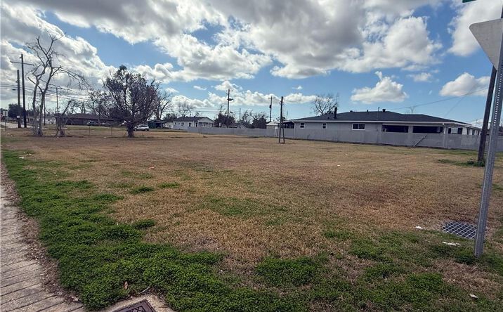Pictures of Land property located at 1017 Lincoln Street, Lake Charles, LA 70601 for sales - image #1