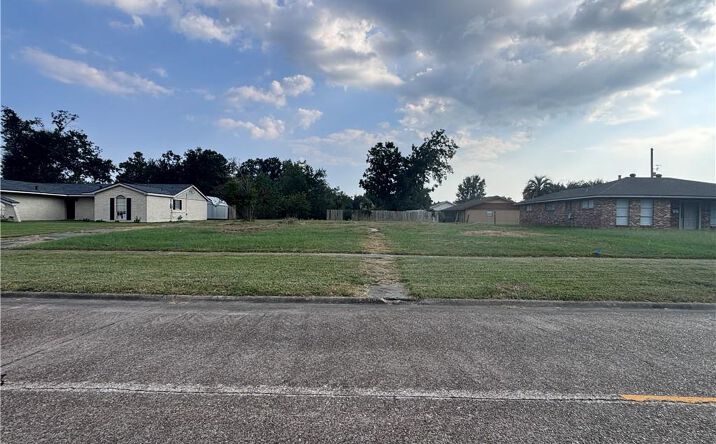 Pictures of Land property located at 1009 Jefferson Drive, Lake Charles, LA 70605 for sales - image #1