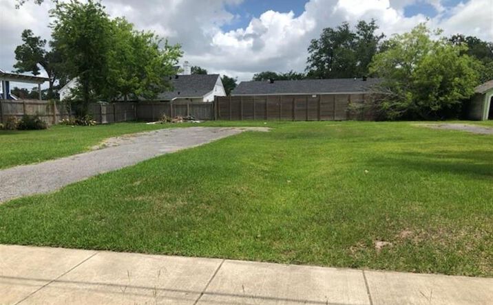 Pictures of Land, Multifamily property located at Iris Street, Lake Charles, LA 70601 for sales - image #1