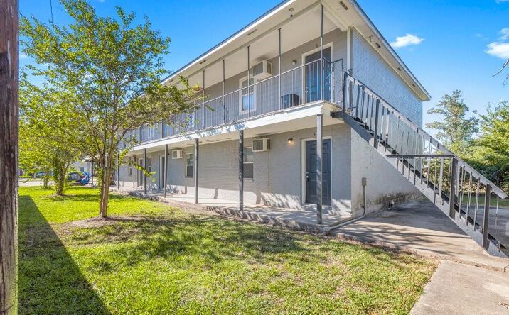 Pictures of Multifamily property located at 2031 3rd Street, Lake Charles, LA 70601 for sales - image #1