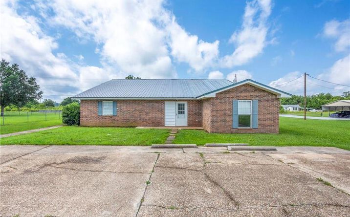 Pictures of Multifamily property located at 919 W Seventh Avenue, Oberlin, LA 70655 for sales - image #1