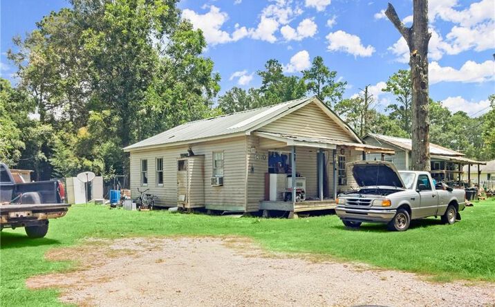 Pictures of Multifamily property located at 608 W Fourth Avenue, Oberlin, LA 70655 for sales - image #1