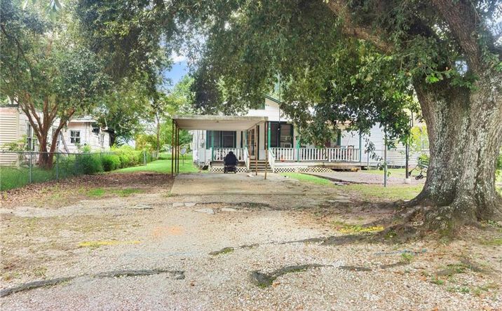 Pictures of Multifamily property located at 107 N 4th Street, Oberlin, LA 70648 for sales - image #1
