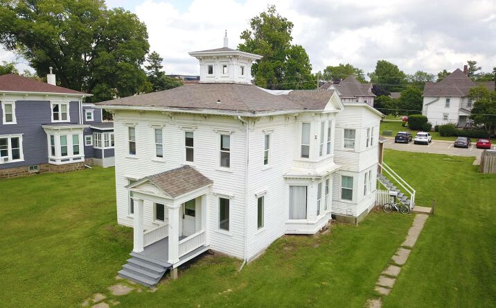 Pictures of Multifamily property located at 1126 Broad Street, Grinnell, IA 50112 for sales - image #1