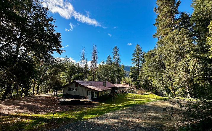 Pictures of Hospitality, Multifamily property located at 833 & 835 Elk Creek Rd, Happy Camp, CA 96039 for sales - image #1