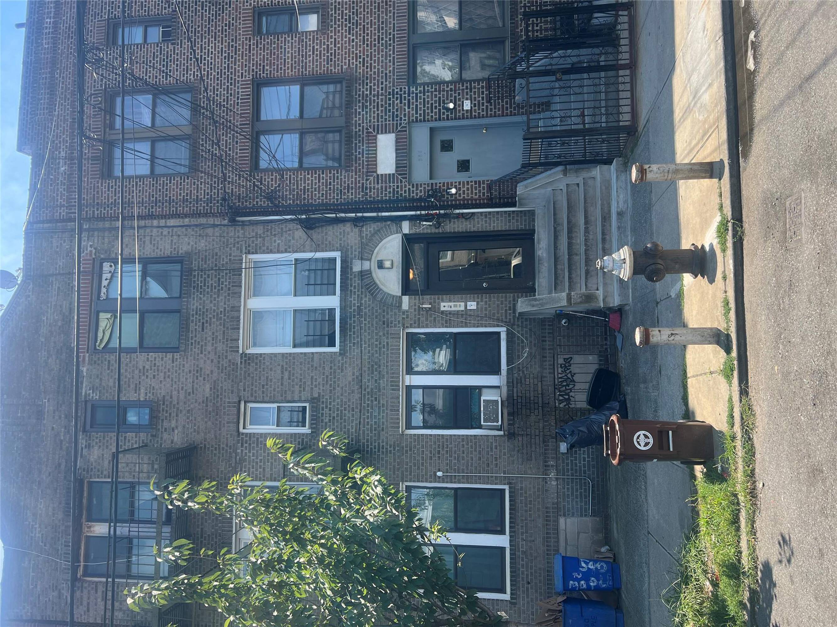 590 Maple St  