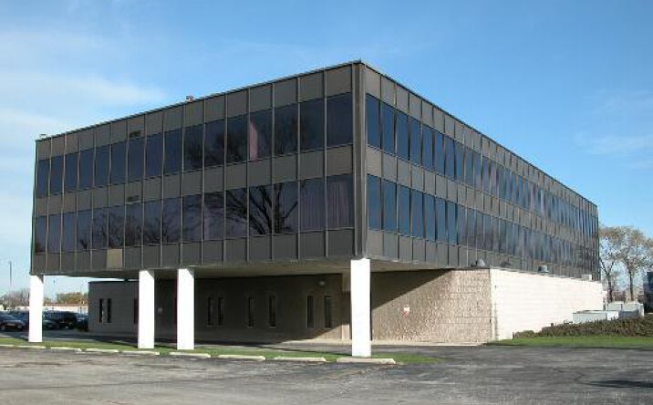 image of property at 2300 E HIGGINS RD Elk Grove Village IL 60007-2632