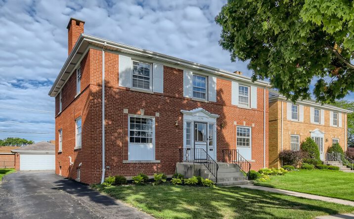 image of property at 1238 BALMORAL AVE APT 2 Westchester IL 60154-3111