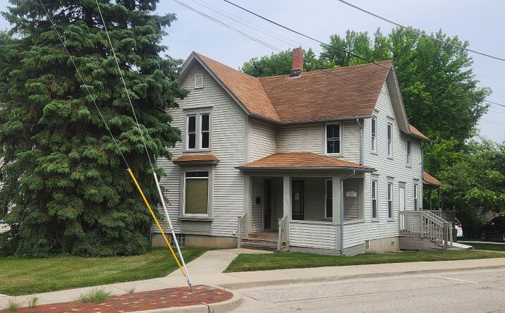 Pictures of Office property located at 329 Jefferson Street, Algonquin, IL 60102 for sales - image #1