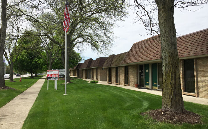 Pictures of Office property located at 32910 W 13 Mile Rd, Farmington Hills, MI 48334 for sales - image #1