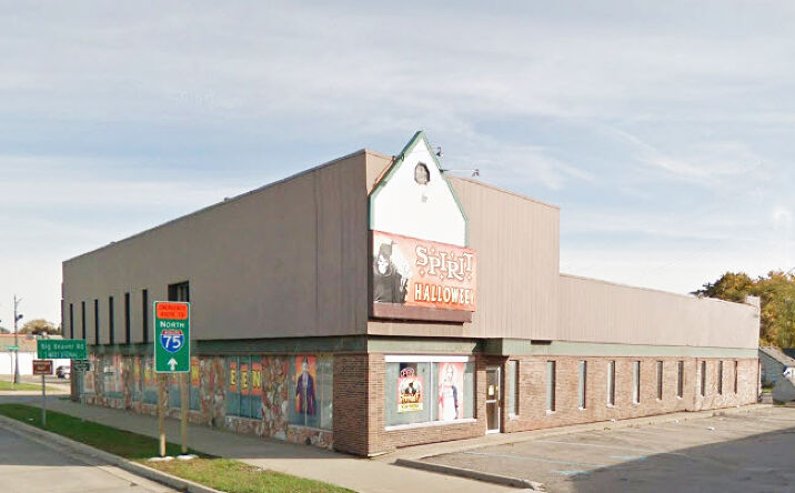 Pictures of Retail property located at 2840 Rochester Rd, Troy, MI 48083, 2850 Rochester Rd, Troy, MI 48083 for sales - image #1