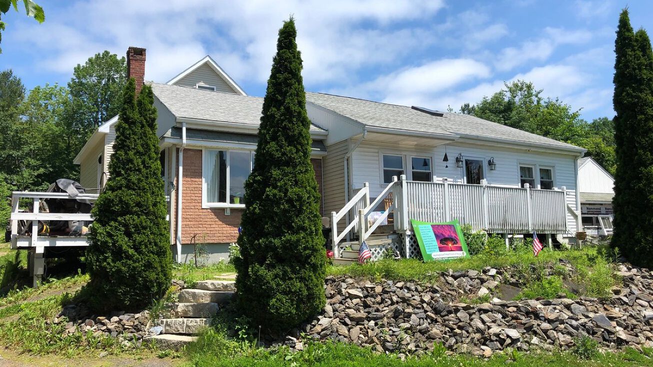 40 Old Winthrop Road, Manchester, ME 04351