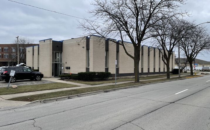 image of property at 505 BUSSE HWY Park Ridge IL 60068-3143