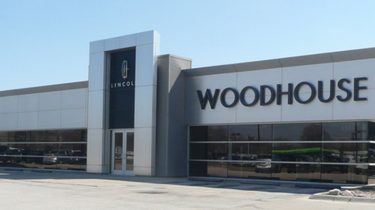 6503 L Street, Omaha, NE 68117