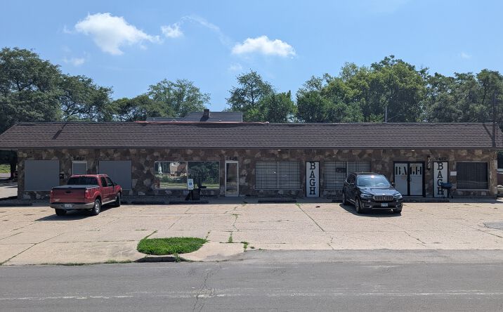 Pictures of Land, Retail property located at 2422 North North Street, Peoria, IL 61604 for sales - image #1