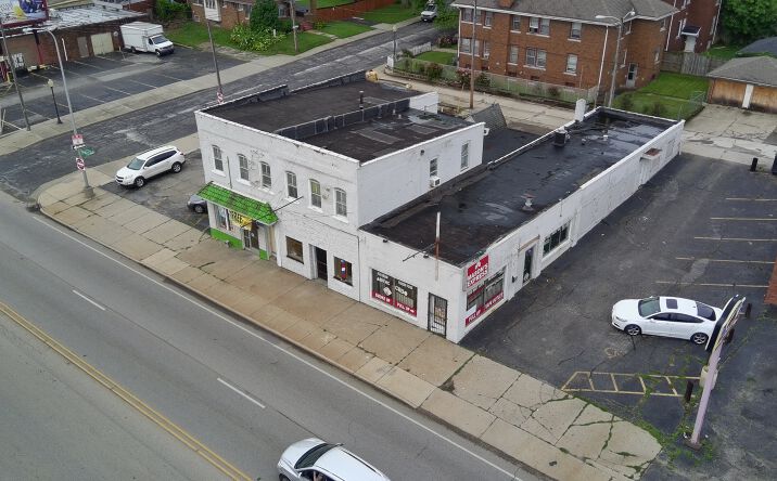 Pictures of Mixed Use, Multifamily, Retail property located at 2433 Knoxville Ave, Peoria, IL 61604 for sales - image #1