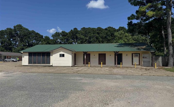 Pictures of Retail property located at 15358 Hwy 26, Jennings, LA 70546 for sales - image #1
