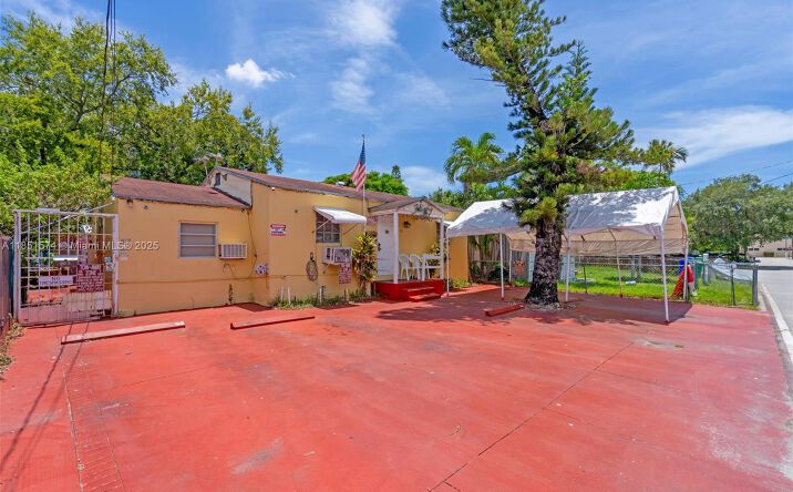 Pictures of Special Purpose property located at 811 NW 24th Ct, Miami, FL 33125 for sales - image #1