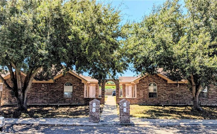 Pictures of Multifamily property located at 2013 Aruba Drive, Edinburg, TX 78541 for sales - image #1