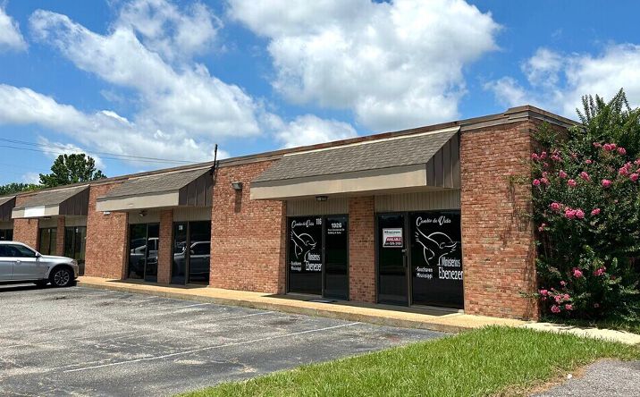 Pictures of Office, Retail property located at 1926 1st Commercial Dr N, Southaven, MS 38671 for sales - image #1