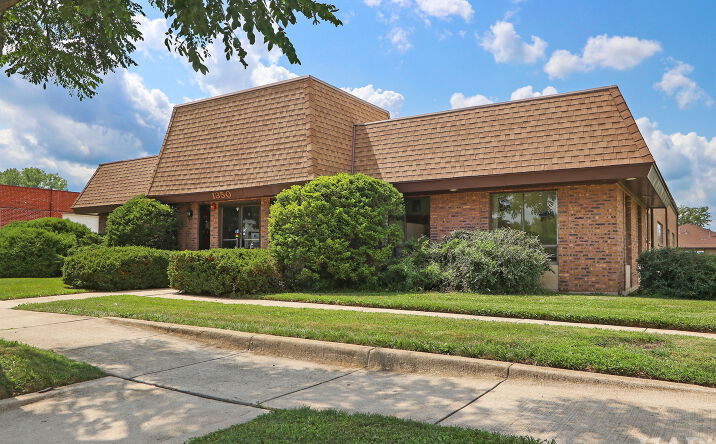 Pictures of Industrial property located at 1350 Chase St, Algonquin, IL 60102 for sales - image #1